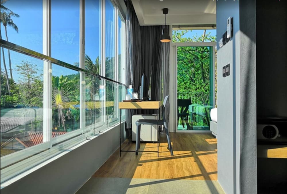 Deluxe Room, Sea View - Photo 7