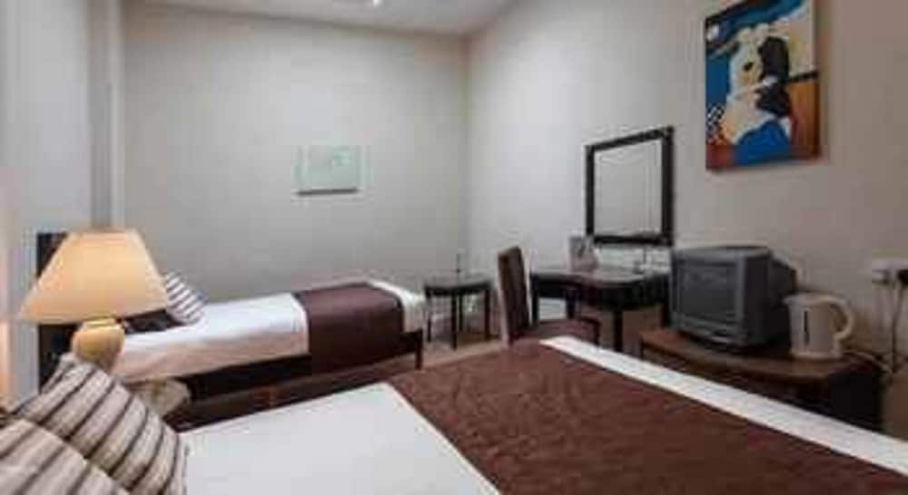 Twin Room - Photo 3
