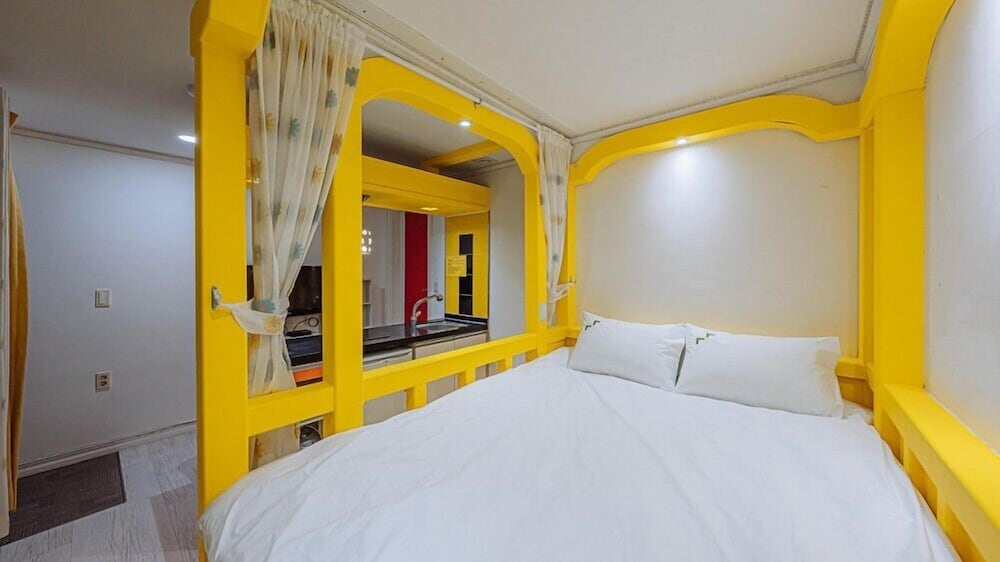 Room (Sweety)