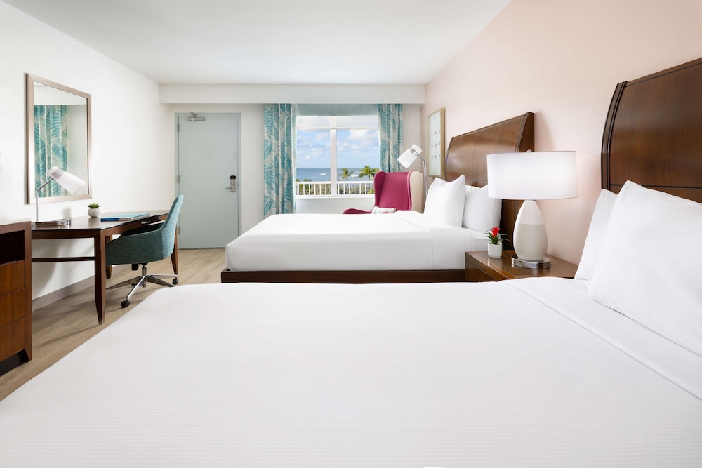 Deluxe Double Room, 2 Queen Beds (Drinks & Snacks) photo 2