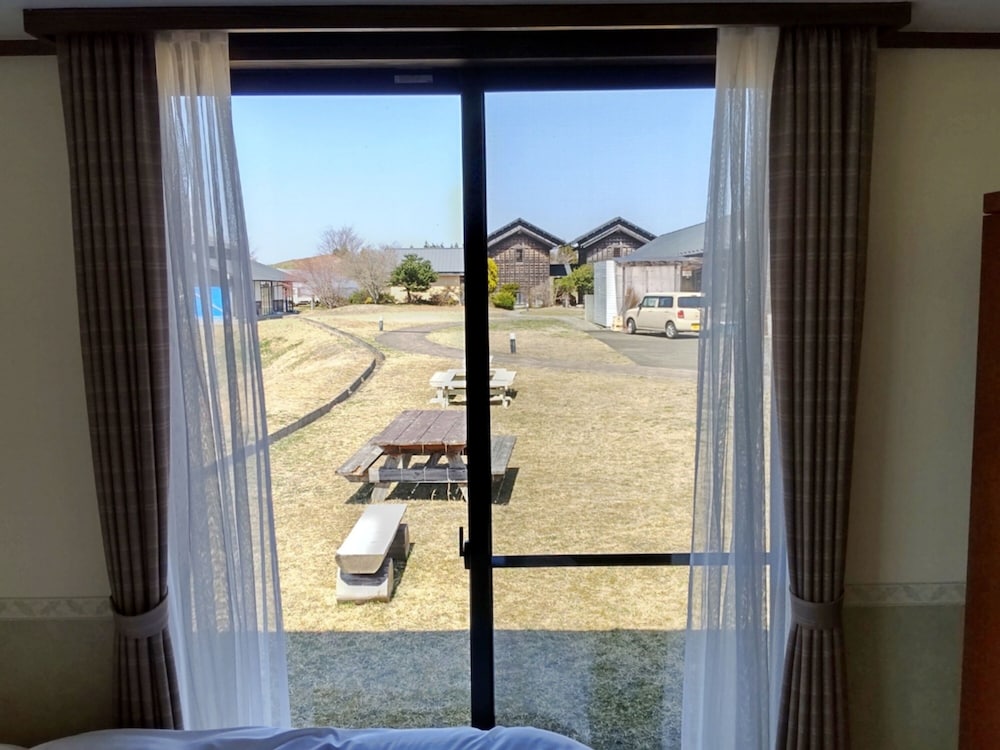 Standard Twin Room, Non Smoking, Mountain View photo 2