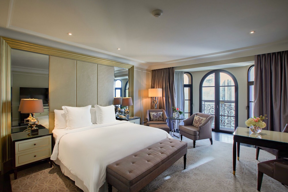 Deluxe Room, 1 King Bed (Old City View) - Photo 5