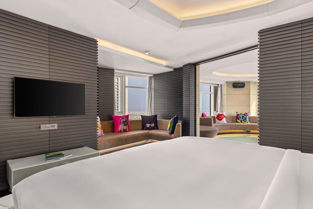 Sky Villa, 2 Bedrooms (1 King & 1 Round Bed) thumbnail 6