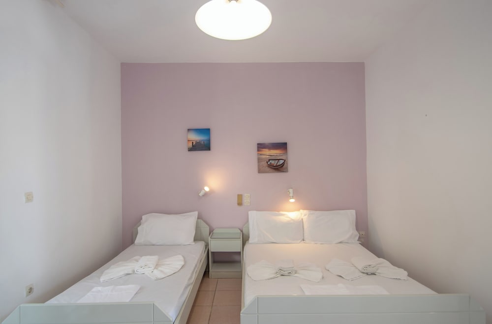 Basic Triple Room photo 2