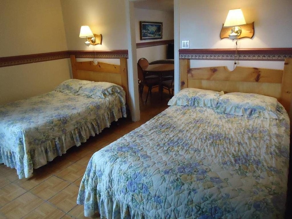 Classic Quadruple Room, 2 Double Beds photo 1