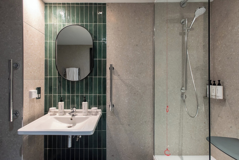 Standard Room, 1 Double Bed, Accessible (Standalone Shower) - Photo 8