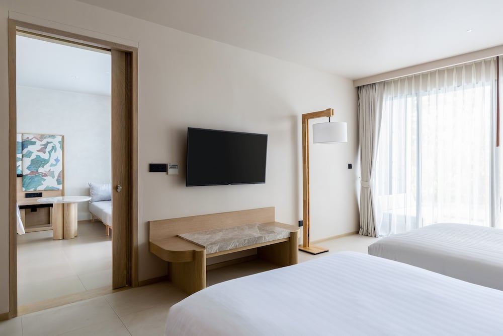 Suite, 2 Bedrooms - Photo 4