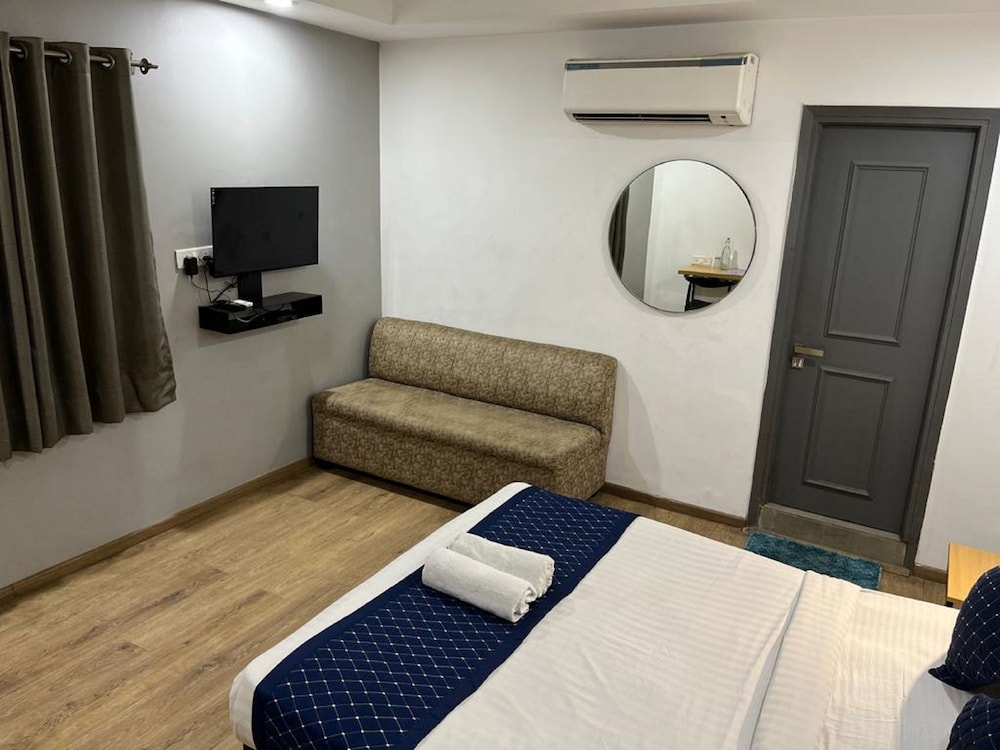 Deluxe Room - Photo 7