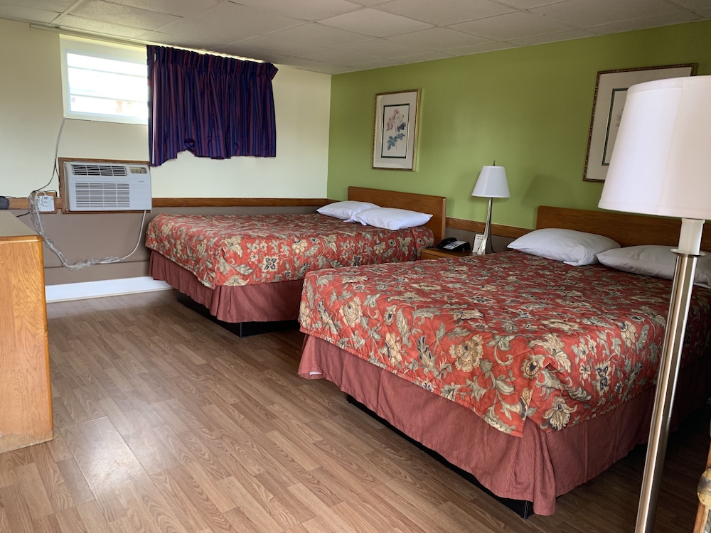 Double Room, 2 Double Beds, Ground Floor photo 2