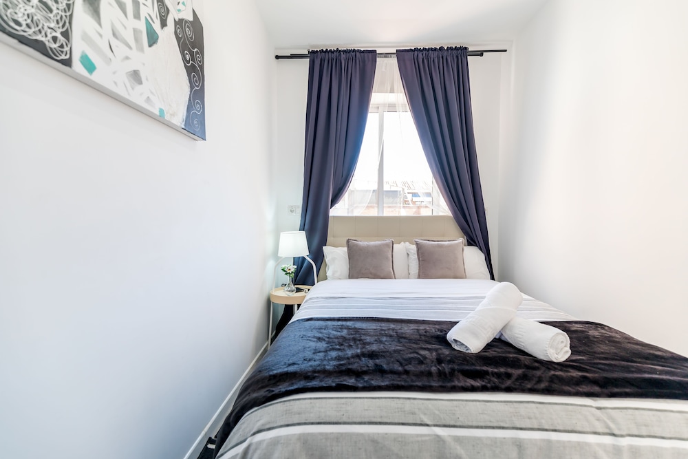 Economy Room, 1 Double Bed, Shared Bathroom photo 3