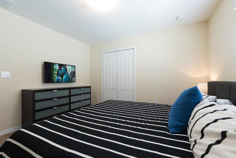 Luxury Townhome, 5 Bedrooms