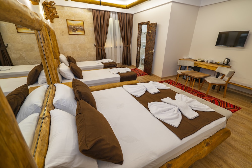 Deluxe Triple Room photo 3