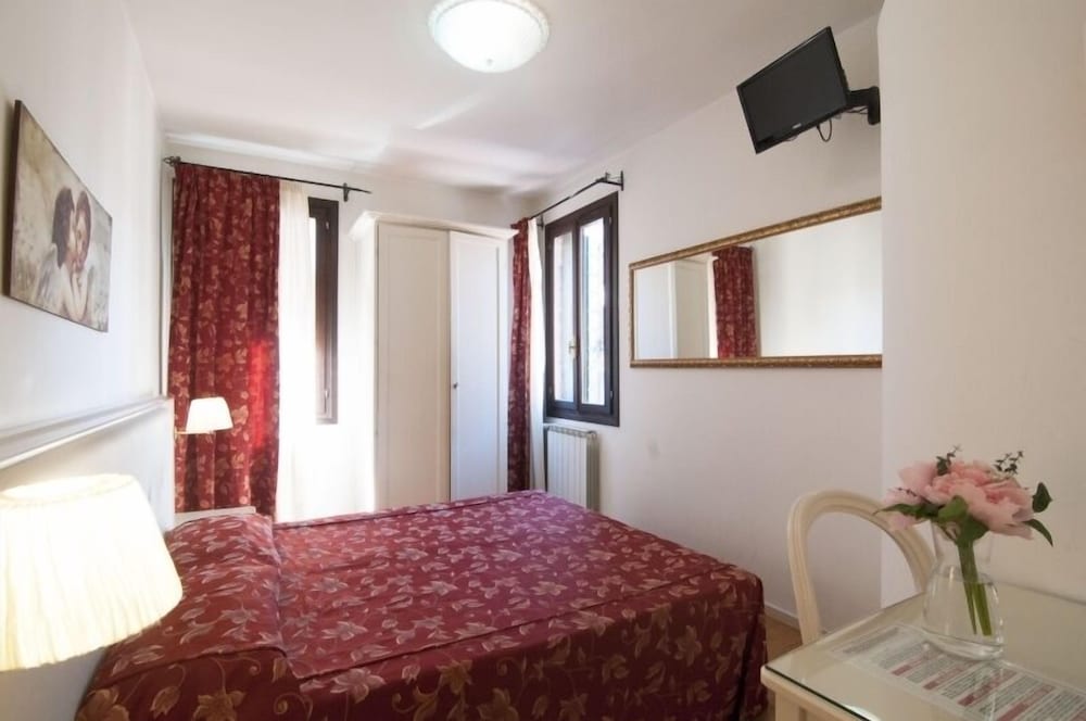 Standard Triple Room, City View photo 2