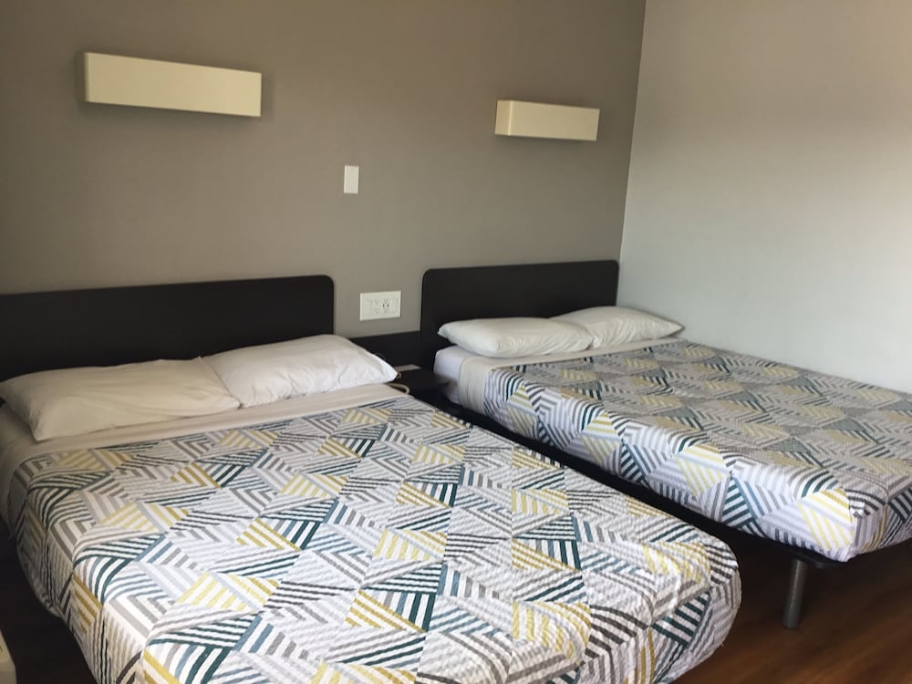 Deluxe Room, 2 Double Beds, Non Smoking, Refrigerator & Microwave photo 2