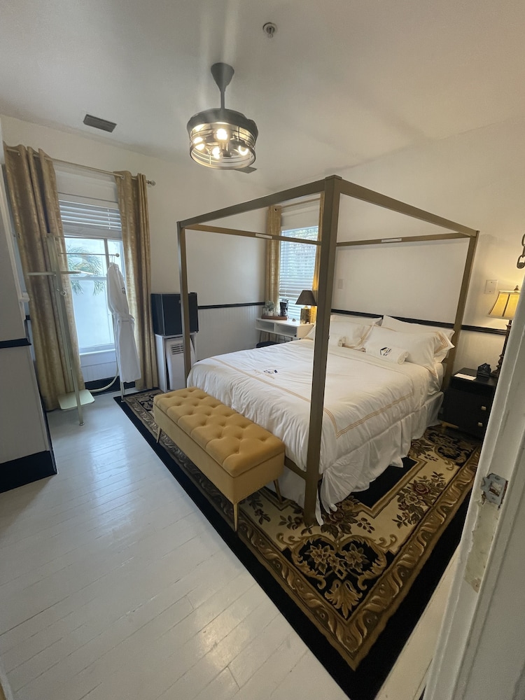 Executive Room - Photo 1