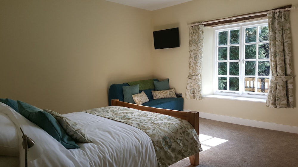 Luxury Double Room, 1 King Bed with Sofa bed, Ensuite, Garden View photo 3