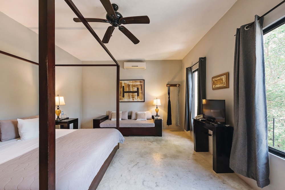 Deluxe Room, 1 King Bed - Photo 5