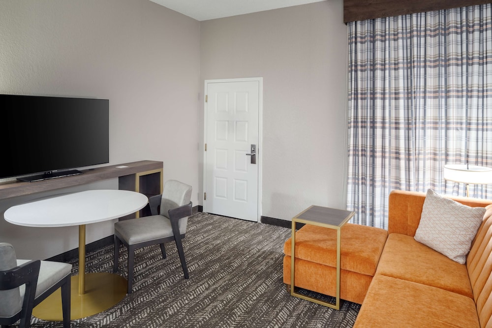 1 King Bed Custom Suite