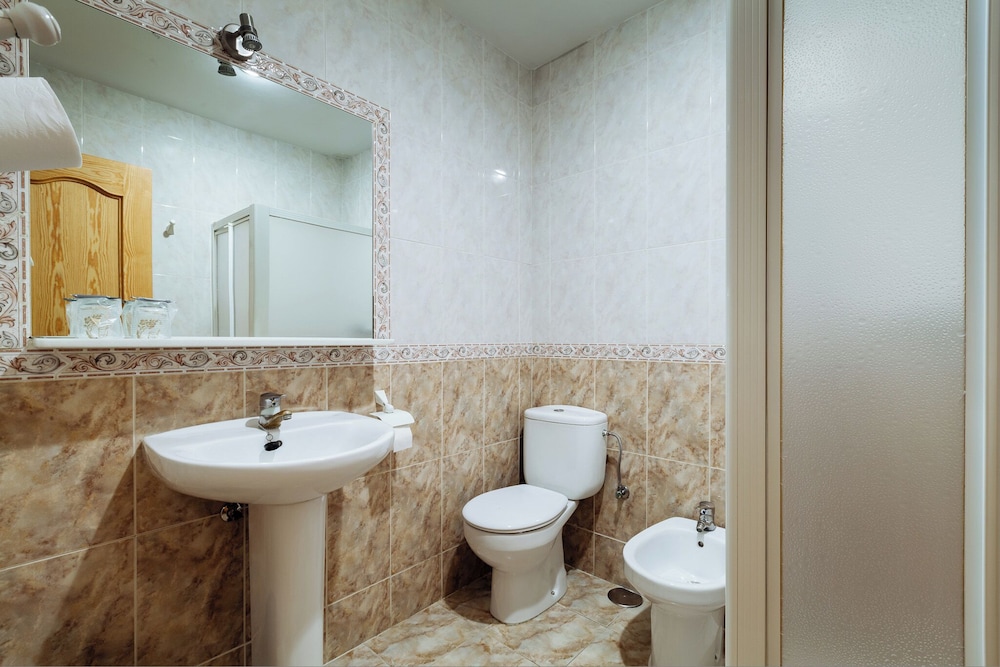 Standard Twin Room - Photo 4