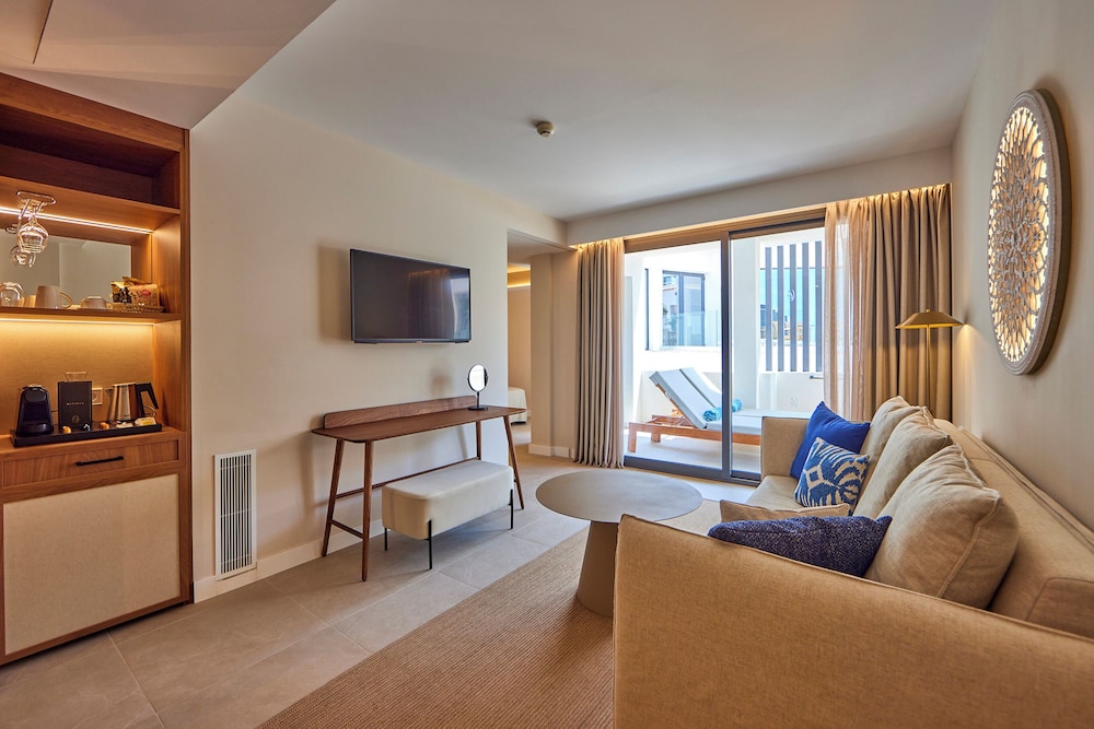 Family Suite, Balcony, Garden View (2 adults + 1 child)