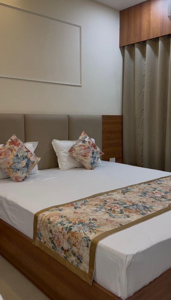 Deluxe Double Room, Balcony, City View