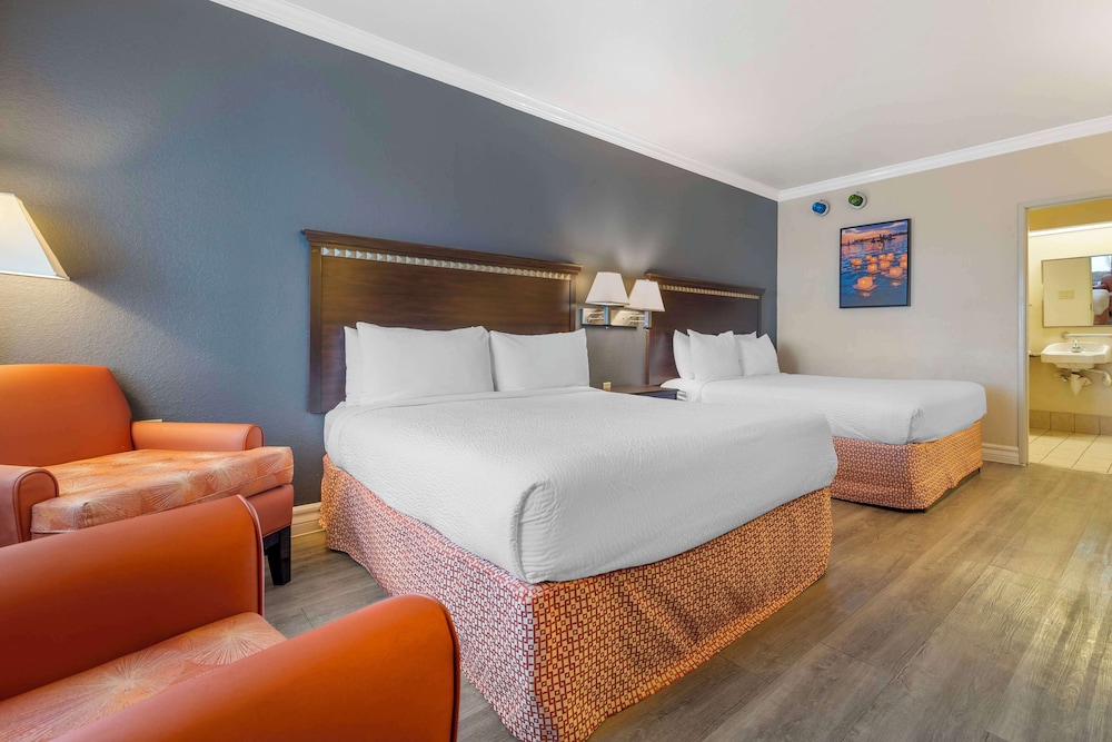 Standard Room, 2 Queen Beds, Accessible, Ground Floor - Photo 1