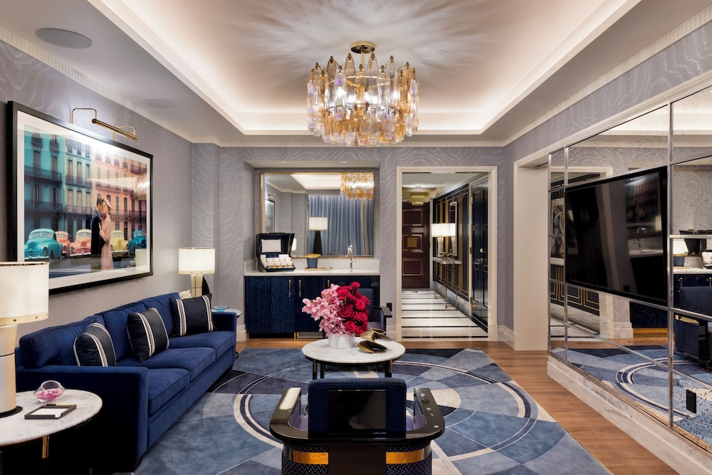 Fleur de Lis Monogram Suite