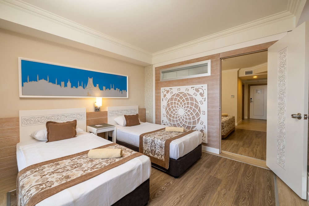 Family Room, 2 Bedrooms, Partial Sea View photo 3