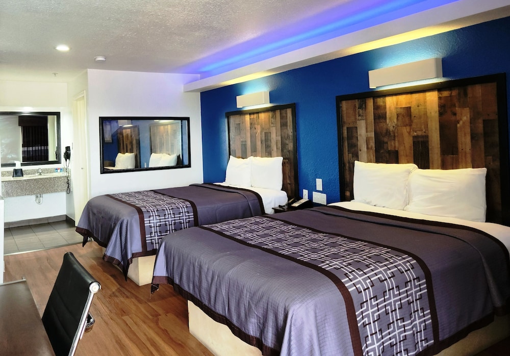 Deluxe Single Room, 1 King Bed, Non Smoking, Kitchenette