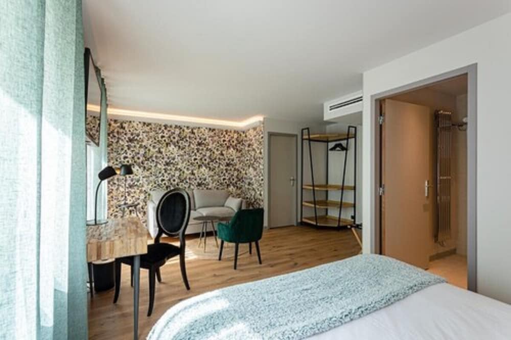 Deluxe Room - Photo 6