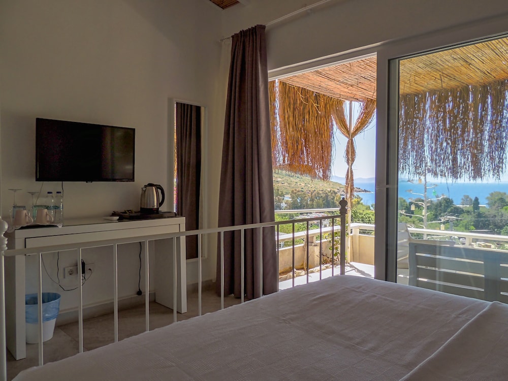 Deluxe Double Room, Sea View - Photo 1