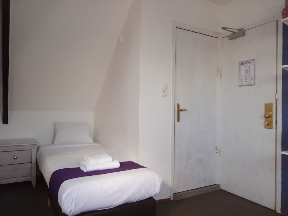 Economy Quadruple Room, 1 Bedroom, Private Bathroom photo 3