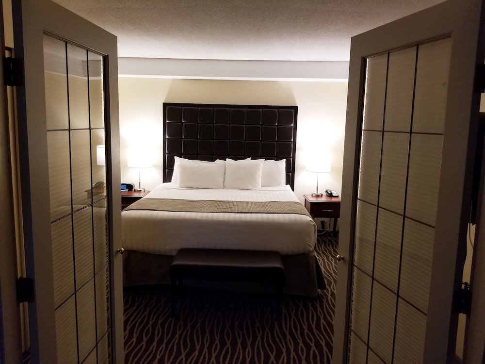 Suite, 1 King Bed with Sofa bed, Balcony - Photo 4