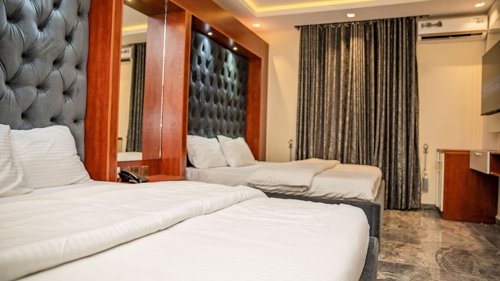 Luxury Suite photo 2