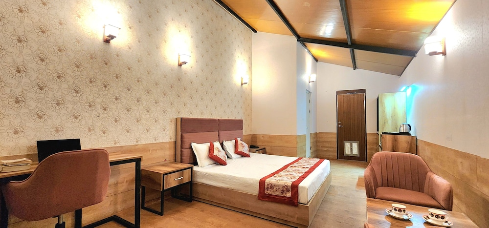Deluxe Room (Cozy Queen Mountain View) photo 2