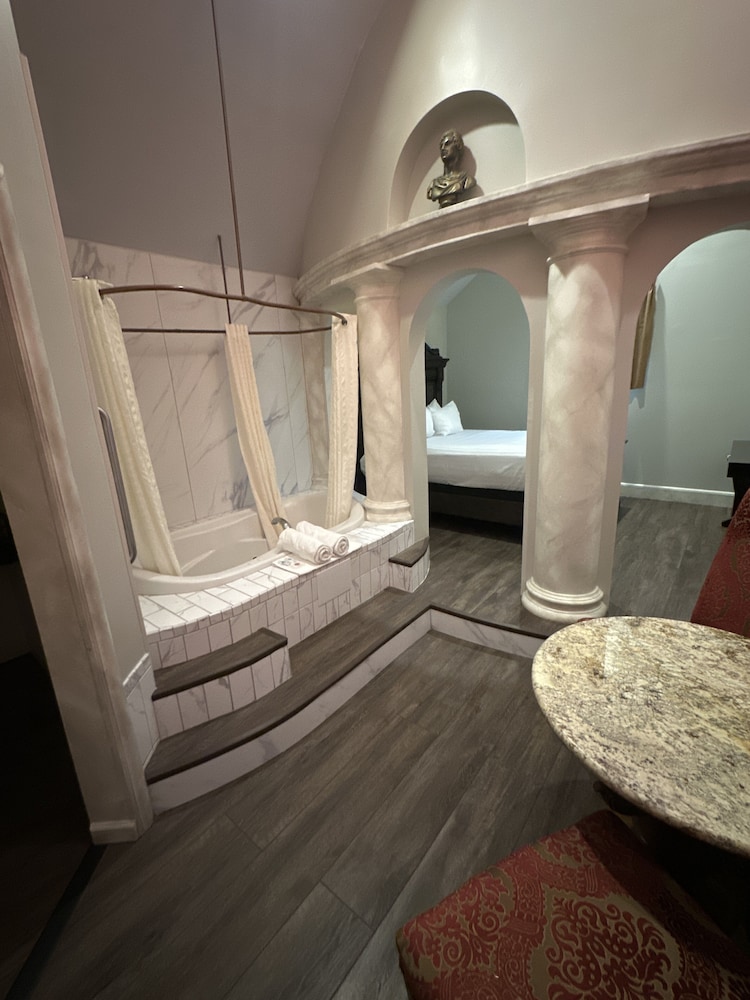 Caesars Suite photo 2