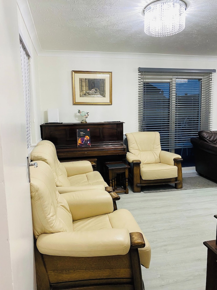 House, 5 Bedrooms, Accessible, Smoking