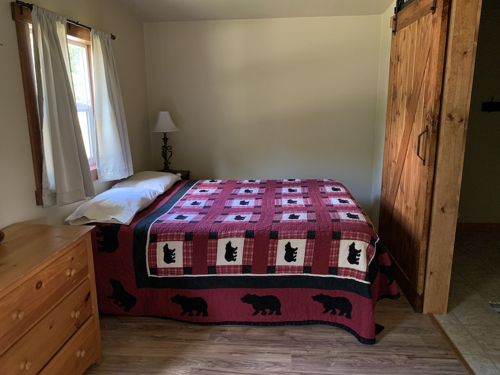 Cabin, 3 Bedrooms, Resort View photo 2