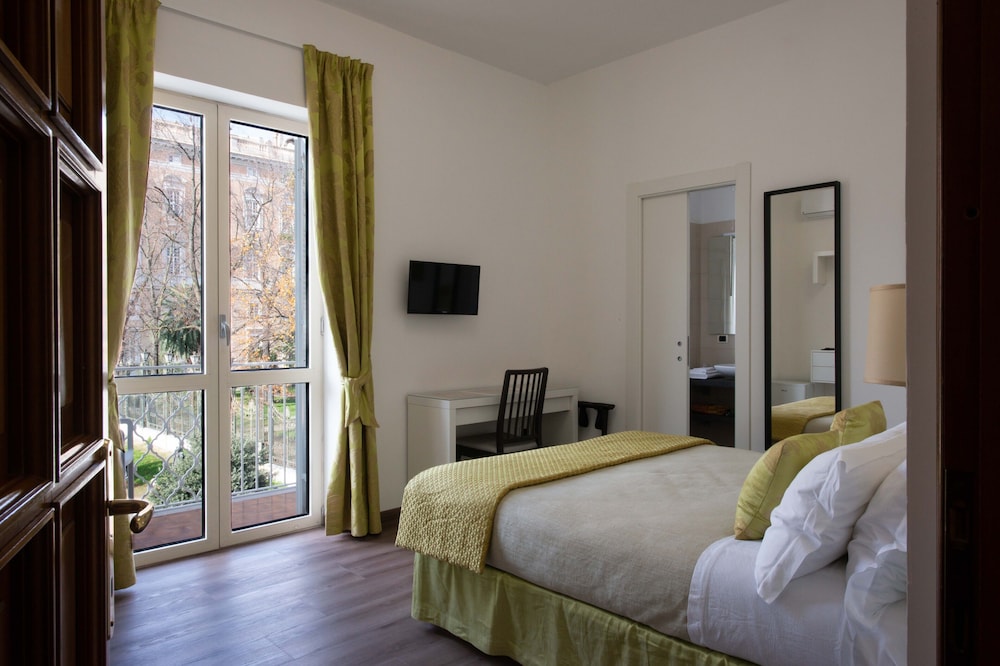 Deluxe Double Room, 1 Queen Bed, Non Smoking, Balcony