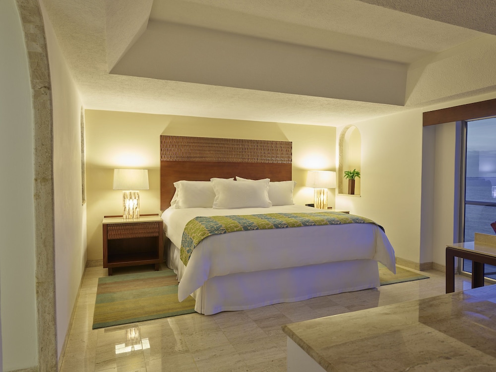 Infinite Ocean Front Two Bedroom Master Suite (1K+2Q) - Photo 4