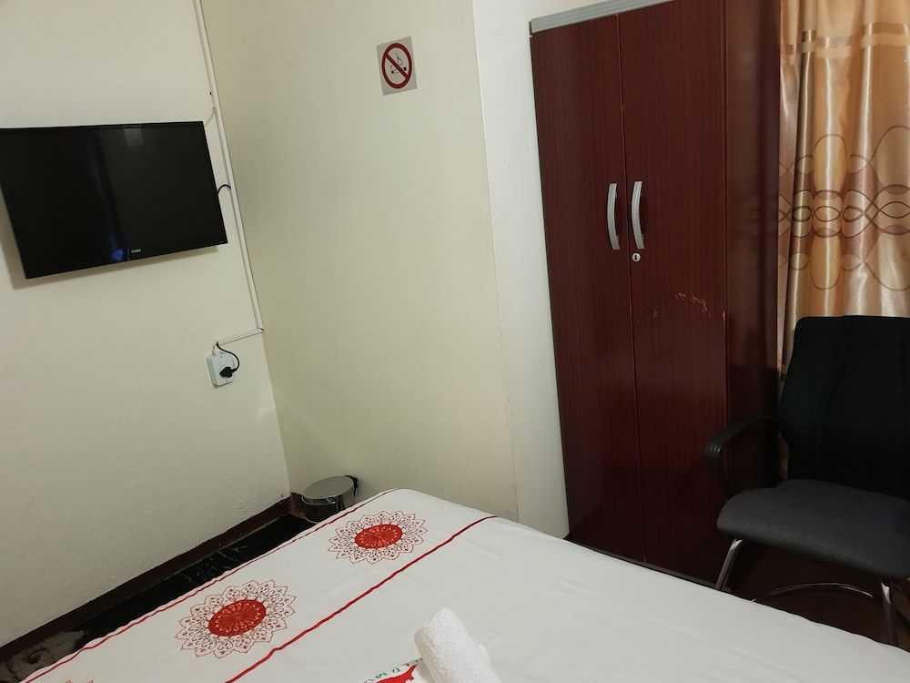 PROMO DOUBLE ROOM (NONE EN-SUITE) photo 1