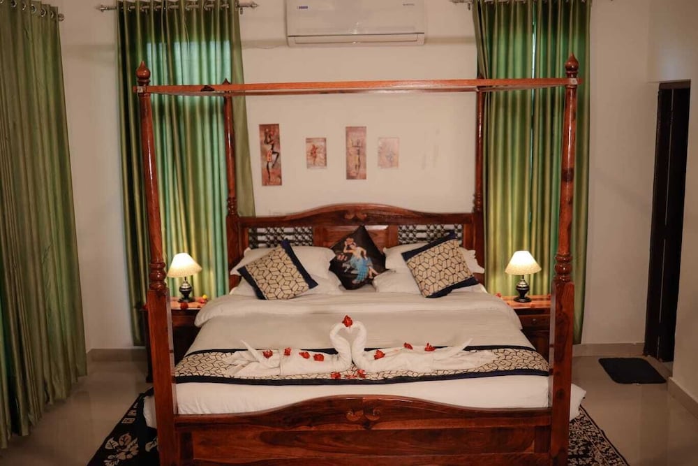 Deluxe Room, Pool View
