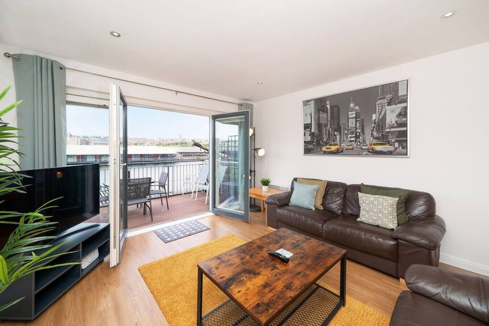 Apartment photo 2