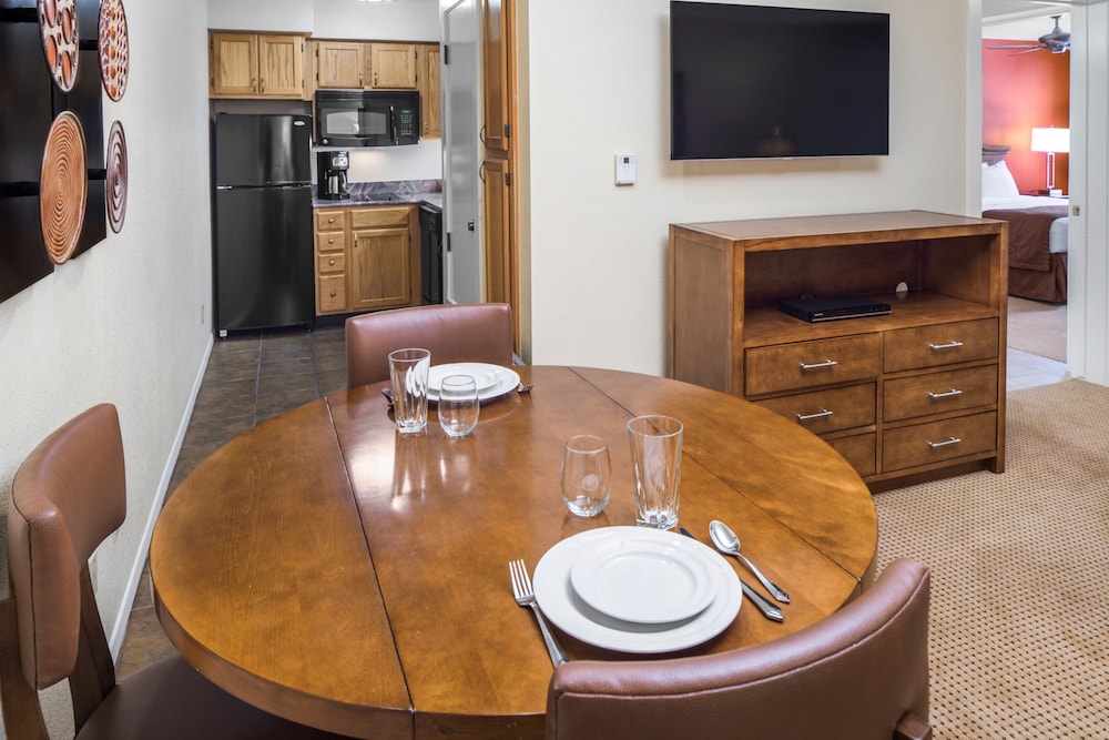 1 Bedroom 1 King Suite with Sofabed - Photo 6