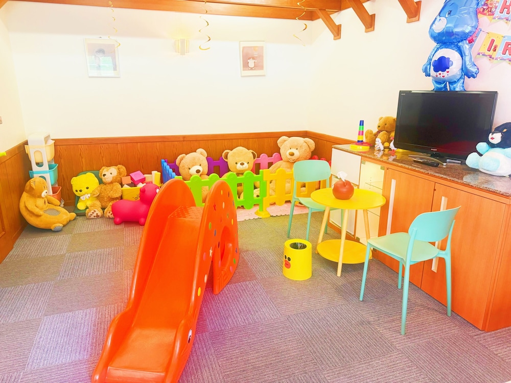 Family Twin Room - Photo 3
