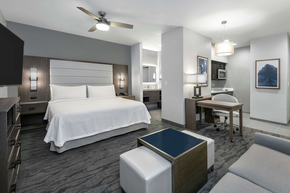 Studio, 1 King Bed, Accessible, Bathtub photo 1
