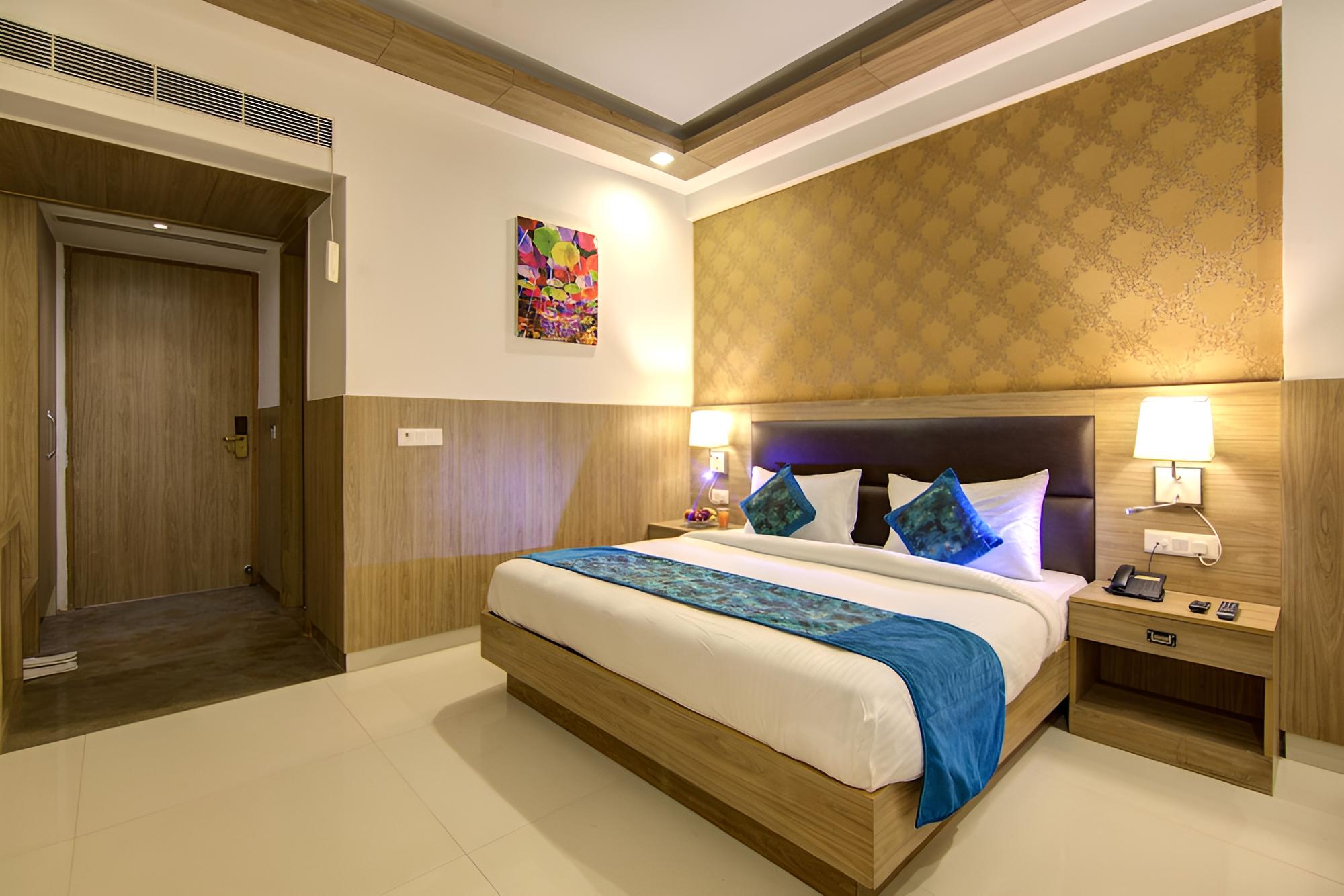 Deluxe Room - Photo 9
