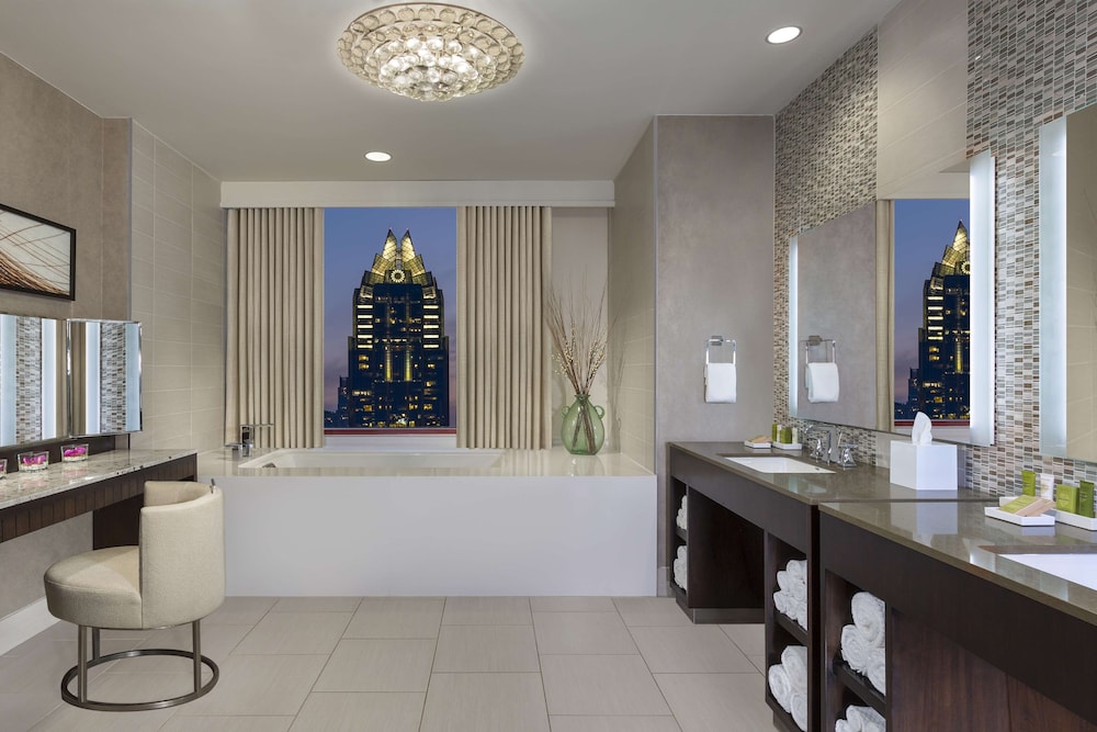 Presidential Suite, 1 King Bed, Accessible (3x3 Shower)