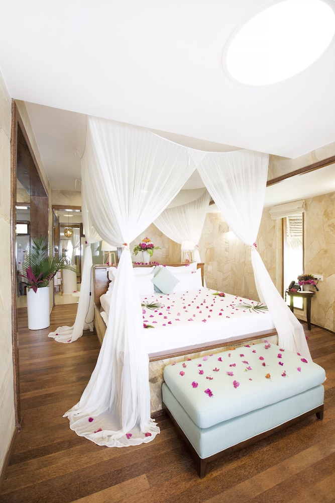 Seafront Luxury Villa