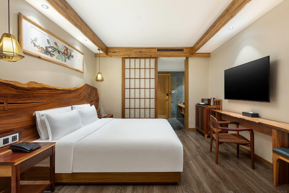 Room, 1 King Bed, Non Smoking, Garden View